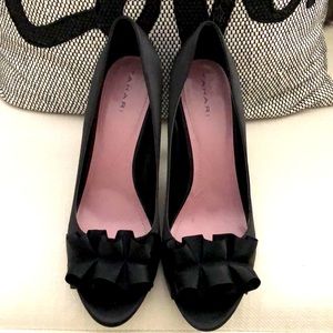 Tahari black satin shoes